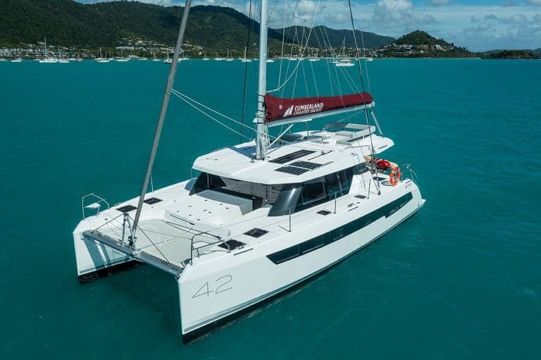 Setting Sail in the Whitsundays: Catamaran vs Monohull